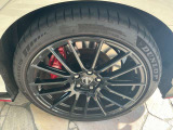 NISMO専用エンケイ製19インチアルミホイール:NISMO専用タイヤ(DUNLOP SP SPORT MAXX GT 600)  フロント:245/40R19 98W リヤ:265/35R19 98W