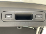 運転席とリアゲート本体に開閉スイッチを装備し、とても便利な電動リアゲート!
