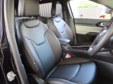 運転席使用感なく綺麗な状態です。