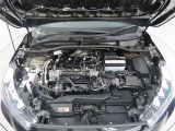 車にとって、とても大切な部分のエンジンルーム。綺麗に清掃済みで安心です。