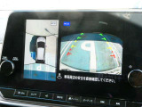 空の上から見下ろすように車の全周囲が表示されるアラウンドビューモニター☆駐車が得意になるとお出掛けも楽しくなります♪
