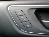 運転席パワーシートメモリー機構2名分のシート位置を記憶させれます