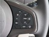 ◆アダプティブクルーズコントロール◆予め設定した車速内でクルマが自動的に加減速。前走車との適切な車間距離を維持しながら追従走行します。【LKAS】車線維持支援システムでステアリング操作を支援。