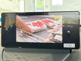 画面でテレビ番組の映像を楽しめる装備です。停車中の休憩時間に映像を視聴でき、車内で待ち時間を過ごす際にも活用いただけます。表示が大きく、内容を確認しやすい点も魅力です。