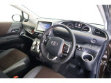 【運転席&助手席】シートは落ち着いたデザインです。クリーニング済みですので清潔感があり気持ち良く乗っていただけます♪