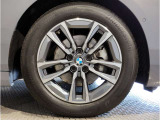 【BMWアロイホイル】軽量かつ強度に拘ったアロイホイル。走行性能ポテンシャルを引き出す設計。車の足元を引き締めてくれる大きなポイントはアロイホイルです。