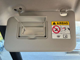 急いで外出!!そんな時でも降車前にササっと身だしなみをチェック!あると便利な装備品です。
