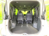 普段のお買い物や通勤、送迎等に十分な荷室スペースを確保しております。セカンドシートを倒すと、大きな荷物の積載も可能です♪