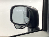 【サイドアンダーミラー】助手席側ドアミラーの下部についております。停車時・発進時などに車両左側の死角になった部分を確認するときに役立ちます。