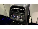 自動車保険に関しても、メルセデス・ベンツ専用のプログラムをご用意しております。飛び石や落下物などでのフロントガラスの修理が必要となった場合、最大で9万円分の補償を致します。