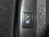 運転席にシートヒーターが付いてます。寒い冬でもスイッチONで座面をあたたかくして、ドライブをさらに快適にしてくれます。