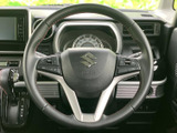 手に馴染むステアリングは、運転操作をより快適にします。スポーティなデザインで、運転気分も高まります。