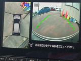 車を真上から見ているように、周囲の状況を把握しながら安心して駐車が行えるアラウンドビューモニター!