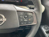 ディスプレイを簡単に操作できる、便利なステアリングスイッチ付き車です。ハンドル部分で簡単に操作できるので、前方から視線を逸らすことなく運転が出来、大変便利です◎