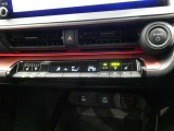 希望する温度を一度設定するだけで、車内の温度センサーや日射センサーが状況を感知し、【温度】【風量】【吹き出し口の切替】を自動的にコントロールしてくれるオートエアコン機能付きです♪