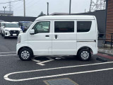 当店は照明・屋根付きスペースございますので雨天時も安心して現車確認が可能です。