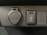 アクセサリーソケット、USBソケット。