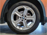 【BMWアロイホイル】軽量かつ強度に拘ったアロイホイル。走行性能ポテンシャルを引き出す設計。車の足元を引き締めてくれる大きなポイントはアロイホイルです。