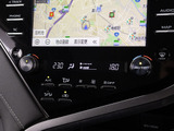 ★使いやすさや安全性を追求したステアリング周り!高級車ゆえにスイッチ類が多いのも特徴ですね!考え尽くされた配置ですぐに使いこなす事が出来ますのでご安心下さい!是非、体感してみて下さい!!