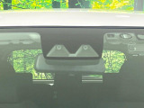 【スマートアシスト】走行中に前方の車両等を認識し、衝突しそうな時は警報とブレーキで衝突回避と被害軽減をアシスト。より安全にドライブをお楽しみいただけます。