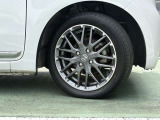ホンダ純正アルミホイールタイヤサイズは165/55R15です。