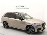 Volvo Cars appで車にリモートアクセスして、空調機能の操作や車の施錠・開錠、ソフトウェア更新などが可能です。エアコンやシートヒーターを操作して、出発前に車内を快適な温度に整えられます。