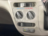 寒い冬も暑い夏も全席に快適な空調を届けてくれる、ダイヤル式エアコンを装備♪