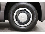 純正のホイールカバーが足元を飾ります!タイヤサイズは145/80R12になります。