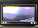 【バックカメラ】運転が苦手な方も車庫入れラクラクです!ギアをリバースに入れれば自動的に切り換わりますので、面倒な操作は不要です♪狭い駐車場もお車を傷つけず安心ですね!