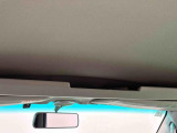 ボックスティッシュやファイルなどが収納できる頭上収納!