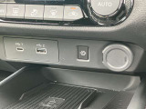 ワイヤレス充電搭載、スマホを置くだけで充電が出来て便利です。(スマホがワイヤレス充電に対応している場合になります)