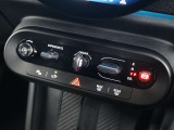 エンジン始動、シフトボタンはトグルスイッチ式になります。ドライビングモードを切り替えるMINI エクスペリエンスモードも付いており、運転を盛り上げます。