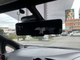 インテリジェントスマートルームミラーは、後席にゲストがの乗車時やお荷物などで後方確認ができない場合は後方確認専用カメラでくっきり!安心ですね!