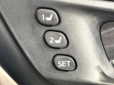 【メモリー機能付きパワーシート】ドライバーごとに設定したシート位置を記憶して、ボタン一つで切り替えできる便利な機能!運転する方が複数名いらっしゃるご家庭におすすめです♪