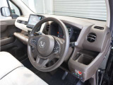 ◆視界広々で非常に運転しやすくロングドライブでも疲れを感じさせないすっきりとまとまったインパネ周りです。