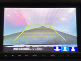 【リアワイドカメラ】3種類の表示で、後方確認をサポートします。『ノーマル画像』『広角180度画像』『真上からの見下ろし画像』をワンタッチで選べます。