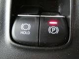 【ブレーキホールド】・・・「HOLD」スイッチを押し、システムONの状態にしておくことで、渋滞や信号待ちなどでブレーキを踏んで停車した時にブレーキを保持。 アクセルを踏むと解除されます。