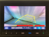 バックでの車庫入れも安心です!リアカメラが付いているバックモニター付のナビを装備しております。操作線もついており距離感も画面から確認できます。