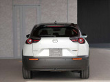 独創的なデザインと電動走行の楽しさを備えたクロスオーバーSUV。人とは違う一台を選びたい方にも、日常から休日のドライブまで幅広くおすすめできます。