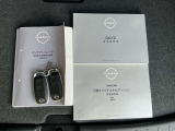 各種取扱説明書やメンテナンスノートを完備!また、手元にあるだけで、ドアの開錠・施錠、ボタンを押すだけでエンジンの指導・停止が出来る、とても便利なインテリジェントキー!