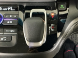 オートマチックシフトレバーは、手になじみ操作しやすい形状で安全運転にもつながります♪