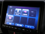CD、DVD、Bluetooth、AM、FM、スマートフォン接続ができます。