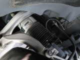 気になる中古車の下廻り。もちろん、納車時には整備スタッフによる点検を実施致しますので安心してご購入いただけます。