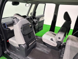運転席ロングスライドシ-ト運転席はシ-トバックのスイッチとレバ-を操作すると、世界初♪最大540mmのスライドが可能になります!降車することなく座ったまま後席の荷物などを取ることもできますよ♪