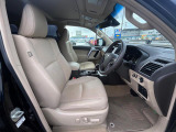 運転席シート廻りは使用感も少なく、良好な状態となっています。丁寧に使われていたことがよくわかりますね。