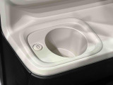 助手席側にも(前席/掘り込み式)ホットカップホルダー☆保温付で温活が車内でも実現♪600mlのペットボトルまで対応しておりスイッチ1つで温かい飲み物は保温を、冷たい飲み物は常温にしてくれます