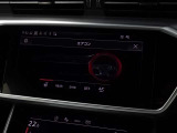 真冬のドライブには欠かすことの出来ない「ステアリングヒーター」が装備されております。