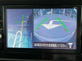 停車時にはサイドブラインドモニターに切り替えて、左前方の状況もすぐに確認できます