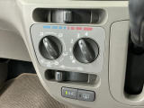 【オートエアコン】AUTOボタンを押してお好みの温度を設定!快適な室温でドライブをお楽しみいただけます♪