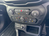 運転席・助手席の温度調節を個々に設定できるデュアルゾーンオートエアコンを装備しております。